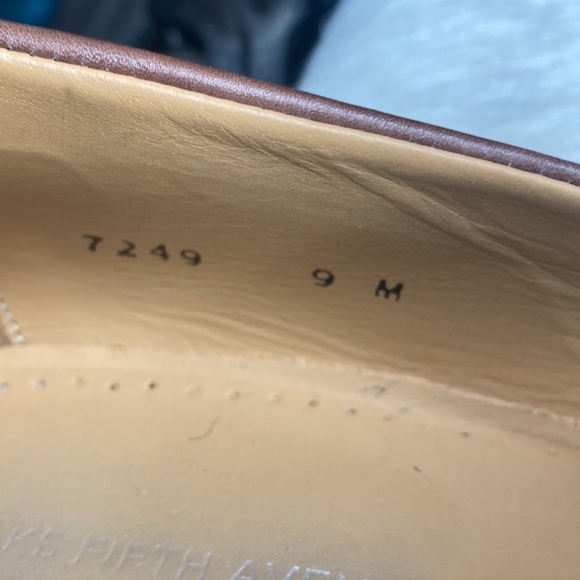 Men’s Saks  fifth Avenue dressing shoes size 9 check them out very nice thanks 🙏 - Picture 10 of 11